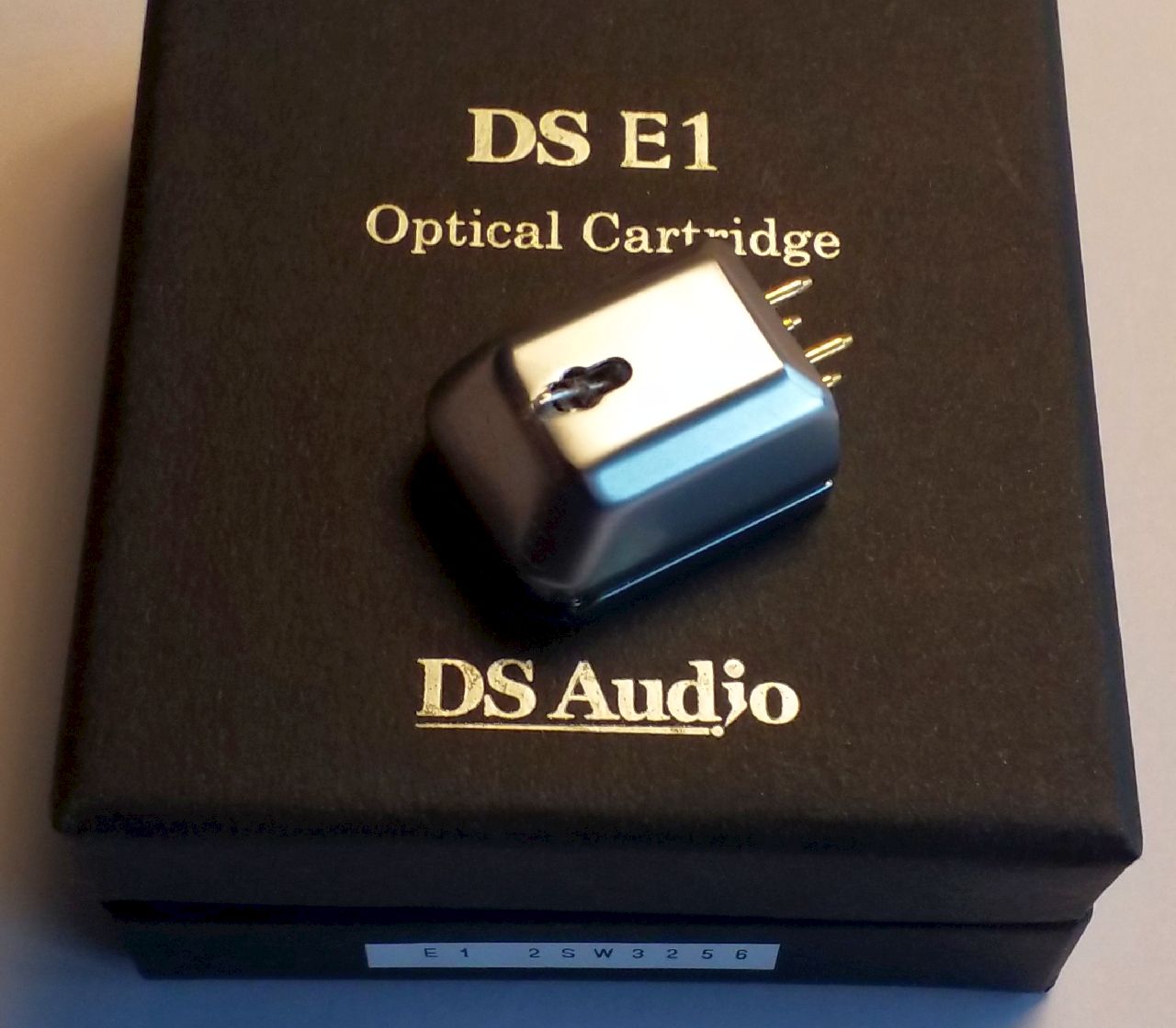 DS-E1 on box